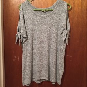 Gap cold shoulder top size L